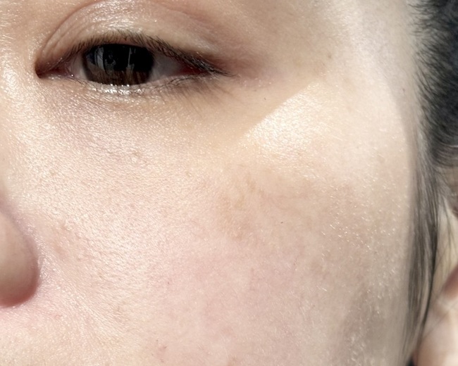 沒有反光但肌膚也不會乾緊喔