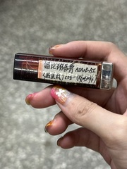 妍Y an - MAYBELLINE 媚比琳 極綻色柔霧花蜜唇膏 焦糖拿鐵 使用心得圖片