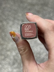 妍Y an - MAYBELLINE 媚比琳 極綻色柔霧花蜜唇膏 焦糖拿鐵 使用心得圖片