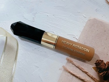 芊予Charmmy - KISSME開架 KISSME專屬型色眉彩膏EX 08霧灰棕 使用心得圖片