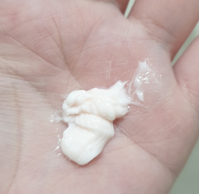 味道是很舒服的玫瑰精油的味道