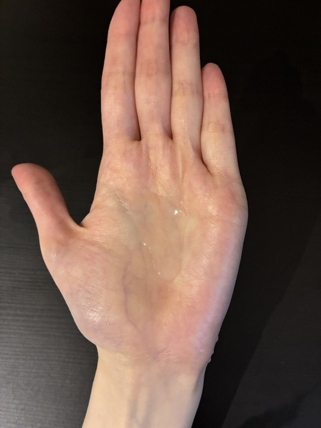 進的使用精華液質地↓