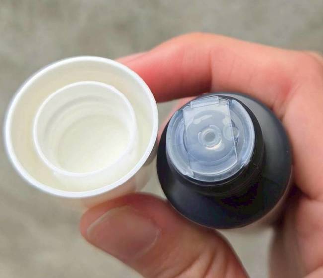 轉開裡面的小孔還有一層防溢出