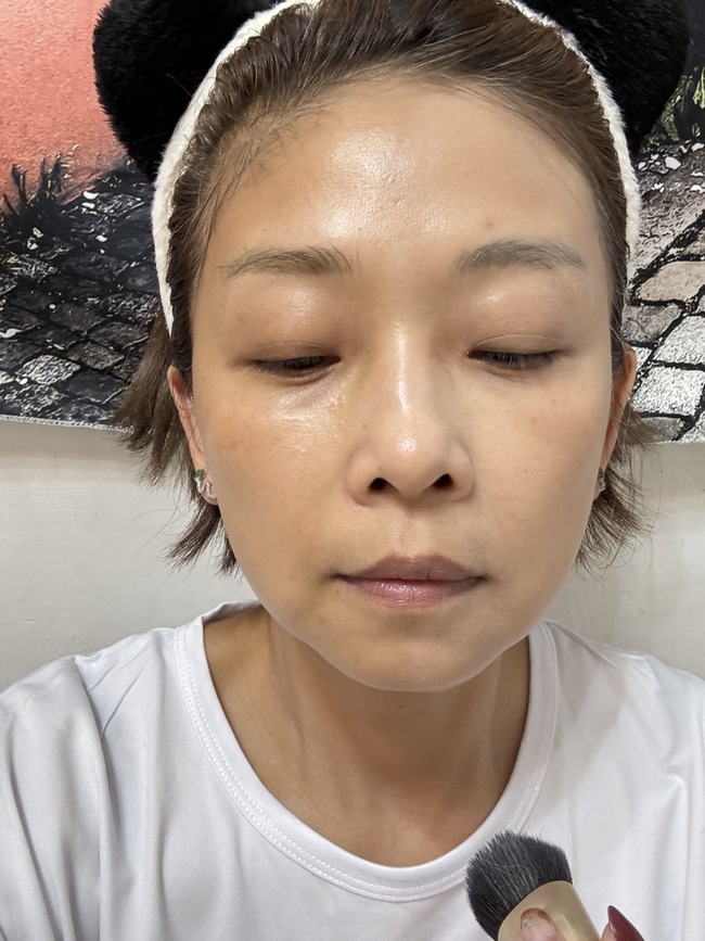 的遮瑕力並不高大概屬於中下 的遮瑕力並不高大概屬於中下