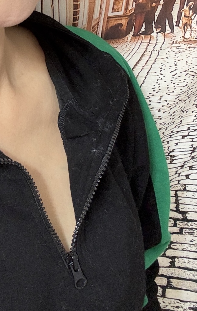 口還不小心被臉上的妝給糊到了 口還不小心被臉上的妝給糊到了