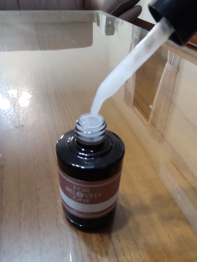 它有吸管可以吸取自己需要的量