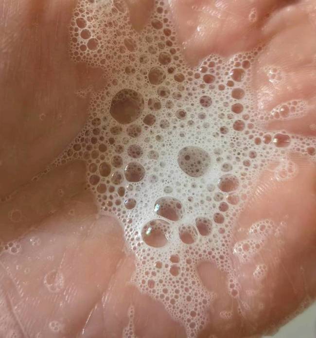 沐浴膠質地起泡如下 沐浴膠質地起泡如下