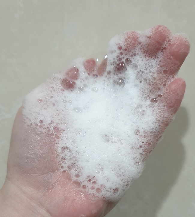起泡網加水搓揉很快就起泡了~ 起泡網加水搓揉很快就起泡了~
