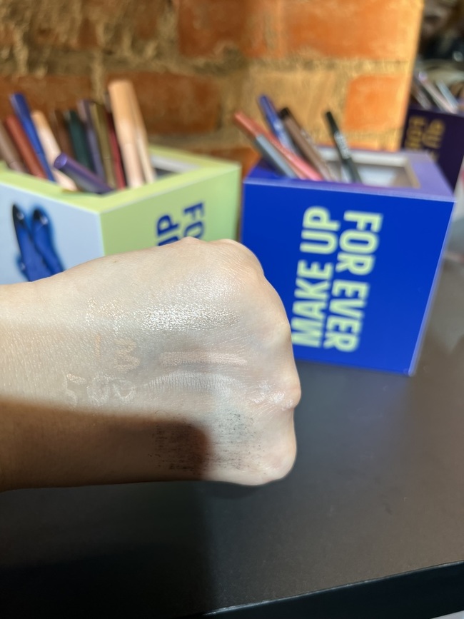 香檳金的亮色系下圖最上方