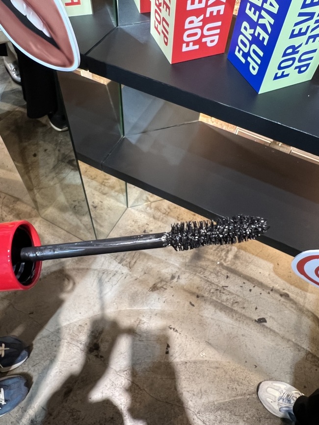 時間不塌睫毛膏膏體帶有纖維