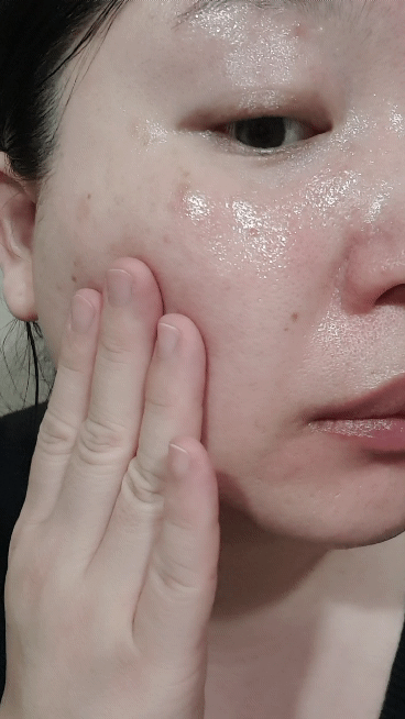 收吸收後臉是有微黏感的喔