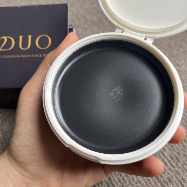 實黑黑的像黑墨黑泥炭一樣
