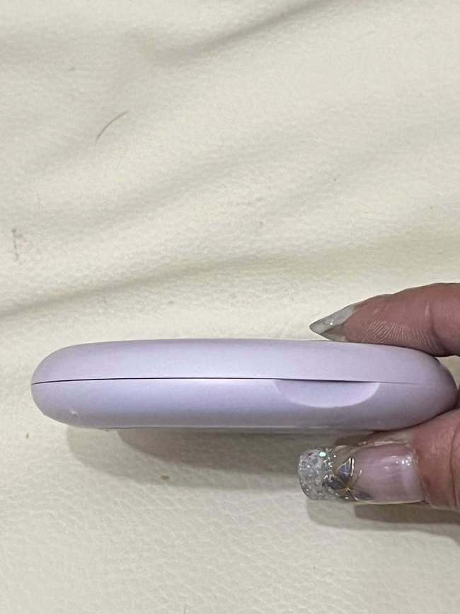 外盒子整體很薄放包包更方便