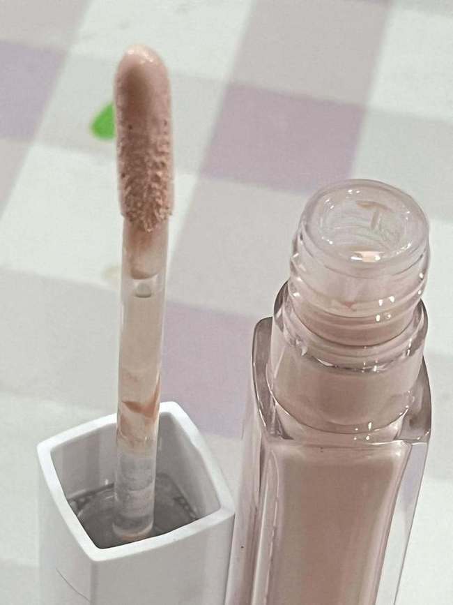 短毛的刷子很好在瓶口挑整用量