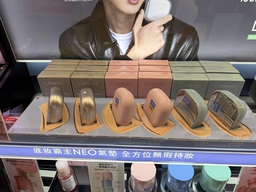 瑋孩 - LANEIGE 蘭芝 NEO雙效持妝柔霧氣墊 SPF42/PA+++ 17N 使用心得圖片