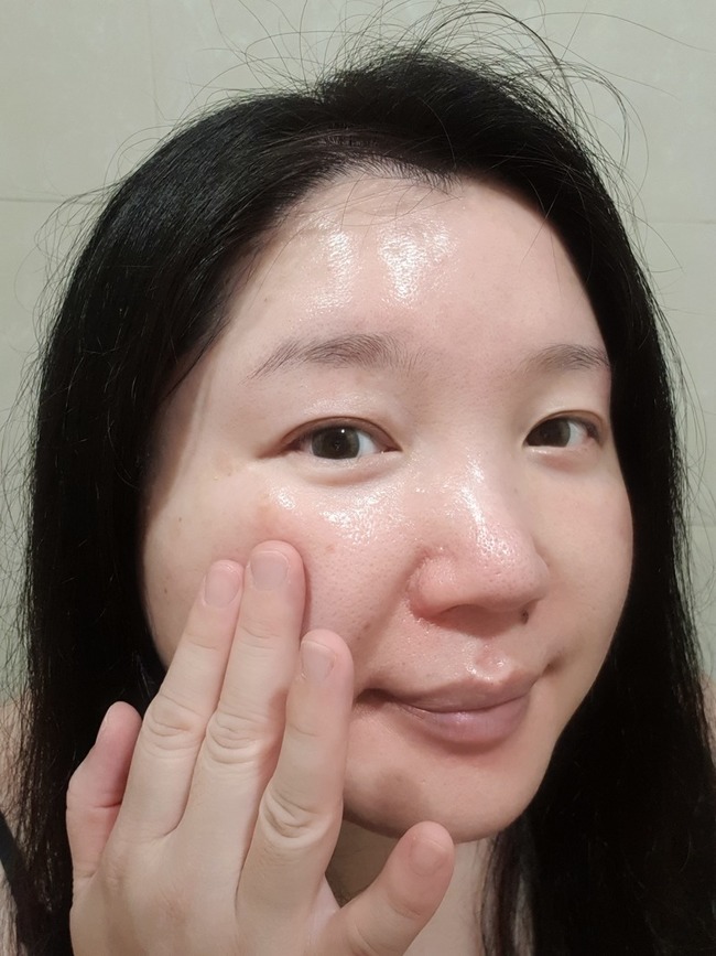 拳頭並往上移動提升肌膚緊實～