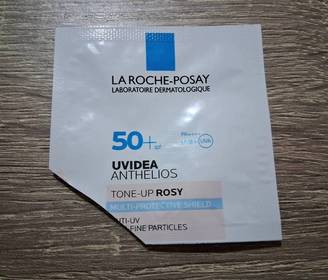 吳小純 - LA ROCHE-POSAY 理膚寶水 全護清透亮顏防曬隔離乳UVA PRO 使用心得圖片