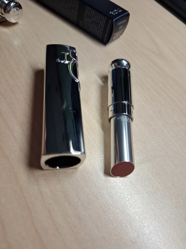 只能說dior行銷很成功👍👍