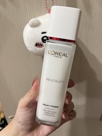 眼中的銀河 - L'OREAL PARIS 巴黎萊雅 活力緊緻專研抗皺修護精華水 使用心得圖片