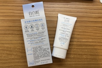 兔子討厭紅蘿蔔 - WHITE FORMULA 自白肌 水光感UV防曬水凝乳SPF50+ PA++++ 使用心得圖片