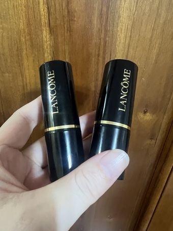 很多年前買的同品牌腮紅棒很類似