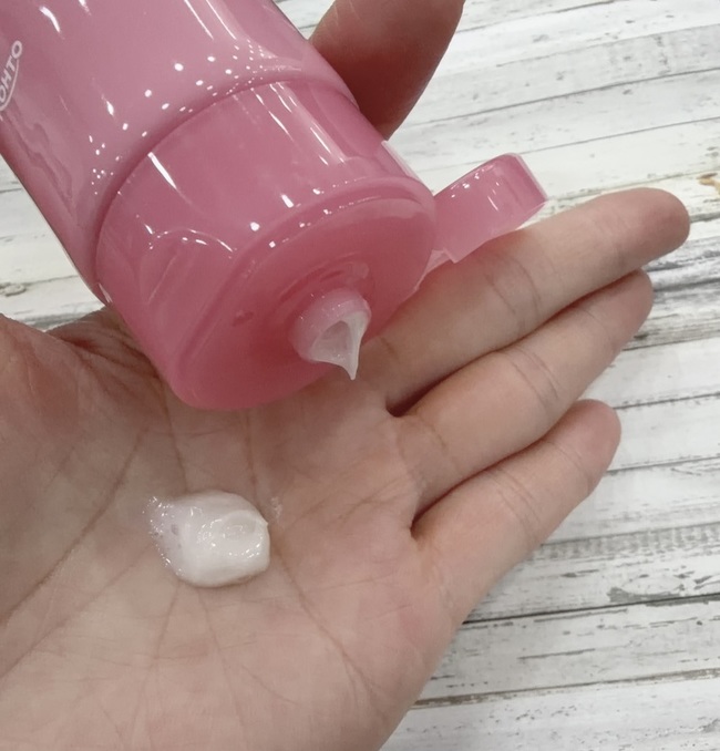 深層吸附黑頭粉刺後再加水洗淨 深層吸附黑頭粉刺後再加水洗淨