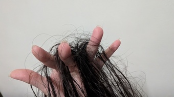 我洗完頭後頭髮半乾的狀態😅