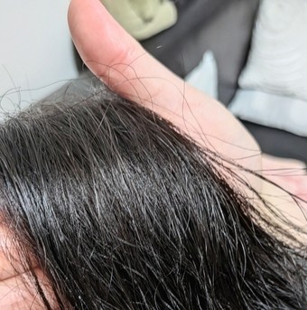 客廳是亮堂的LED白燈光線