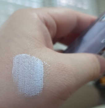 瑕塗抹開後會呈現半透明感喔