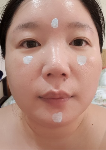 溝跟下巴來製造膨潤感跟打亮感～