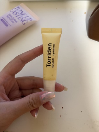 我買Torriden的唇部精華