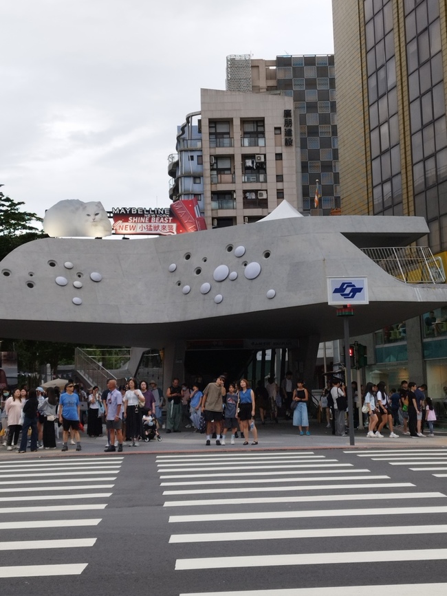 蛋機和貼紙趁著假日前往體驗 蛋機和貼紙趁著假日前往體驗