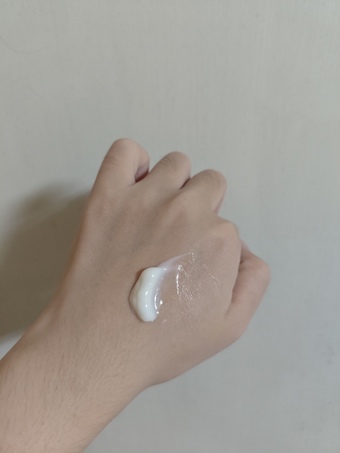 mg質地是有點滋潤的乳霜狀