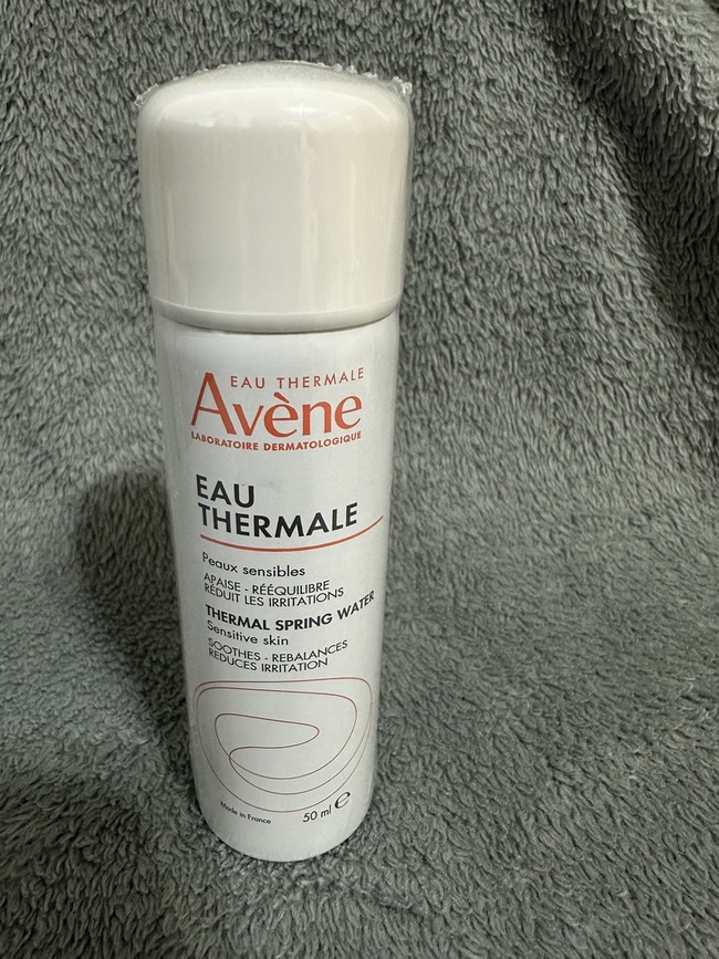 imgimgimgimg終於用到鼎鼎大名的活泉水了它沒有任何香味雖然說用它臉部泛紅會減少但我感覺好像也就這樣子而已不知道是不是期望太高還是我的方法哪裡出錯了我覺得我應該不會特意購入