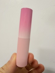 s101942000 - Estée Lauder 雅詩蘭黛 水啵啵琉璃潤唇膏 06 冰紛莓果 使用心得圖片