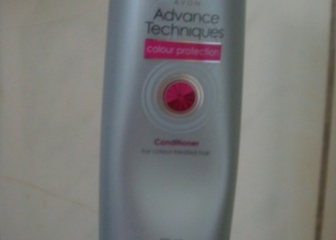 冰青 - Avon 雅芳 極艷護色潤髮乳 使用心得圖片