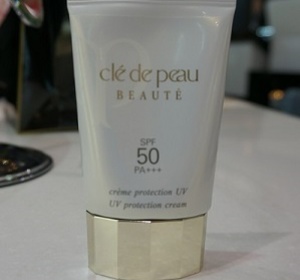 蜜蜂和花蜜 - Clé de Peau Beauté 肌膚之鑰 無齡透白防曬乳SPF50.PA+++ 使用心得圖片