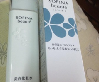 柔^^ - SOFINA 蘇菲娜 芯美顏美白瀅潤滲透露(清爽型) 使用心得圖片