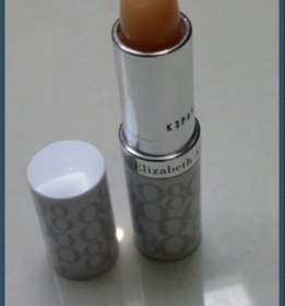 monya826 - Elizabeth Arden 伊麗莎白雅頓 8小時潤澤護唇膏SPF15 使用心得圖片