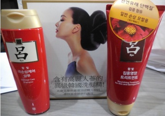 網友德玲寶貝在心得中提到韓方修護洗髮乳(受損髮質適用)和旅行組有關 0ml雖不是正貨也比旅行組夠意思了之後應該