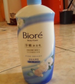 蘋果奶昔 - Bioré 淨嫩沐浴乳淨亮光澤型（大島山茶花香） 使用心得圖片