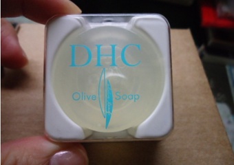 網友小玲玲在心得中提到純欖滋養皂 Mild Soap和旅行包有關 慶幸當時買了這款特定旅行組※10g,盒子雖