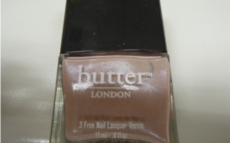 黃金孔雀魚 - butter LONDON 經典指甲油 使用心得圖片