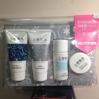 水]柔嫩淨白洗面乳是旅行組裡面的左二那一瓶