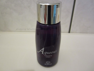 網友brauhimmel在心得中提到激活涵潤卸妝水 Aqueous Cleansing Lotion和洗卸旅行組有關 華一起收到了激活涵潤旅行組,旅行組有卸妝水