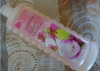 冰青 - Avon 雅芳 雅芳泡泡沐浴露 使用心得圖片