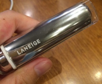 妮妮愛美麗 - LANEIGE 蘭芝 LED超誘光精萃唇膏 使用心得圖片