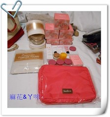 網友麻花在心得中提到Zero零感肌瞬卸凝霜 Clean it Zero和洗卸旅行組有關 濕霜還送了些試用品和旅行包,當下腦波很弱~