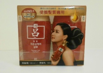 網友charfoodie在心得中提到韓方修護洗髮乳(受損髮質適用)和旅行組有關 100ml洗護1+1旅行組,代言人是韓國人