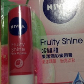 kirakira - NIVEA 妮維雅 果漾潤彩蜜唇膏 使用心得圖片